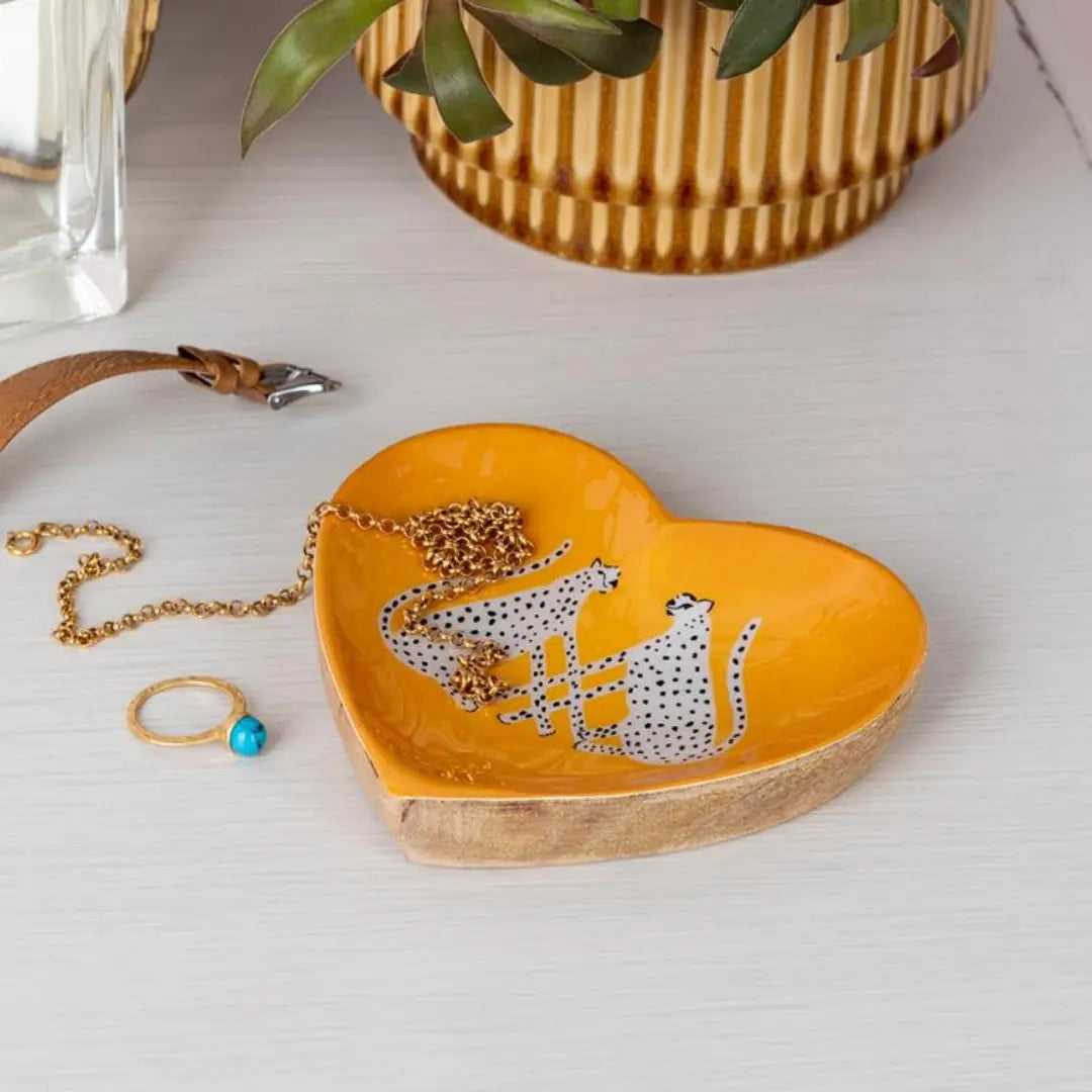 wooden-heart-shaped-trinket-dish